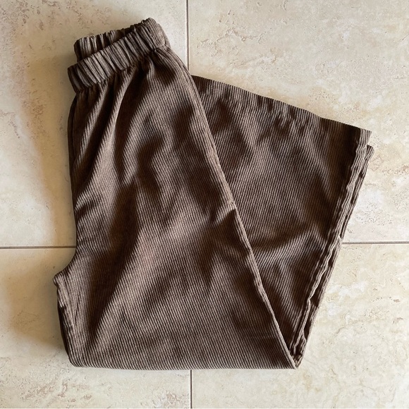 Zenana Brown Neutral Corduroy Stretch Waist Wide Leg Pants Women's Size Small - Picture 2 of 4